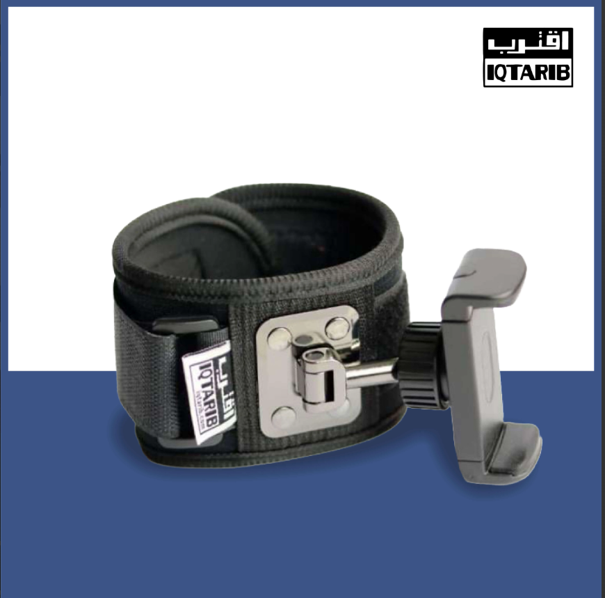 حامل جوال صُمّم ليكون قريبًا منك أثناء قيام الليل.